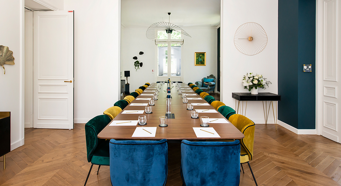 salle de réunion Urania et Ginkgo - grande table - Villa Gabriel Molitor