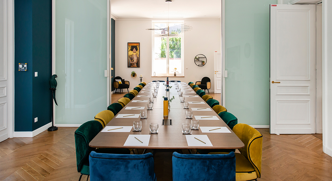 salle de réunion Urania et Ginkgo - grande table - Villa Gabriel Molitor